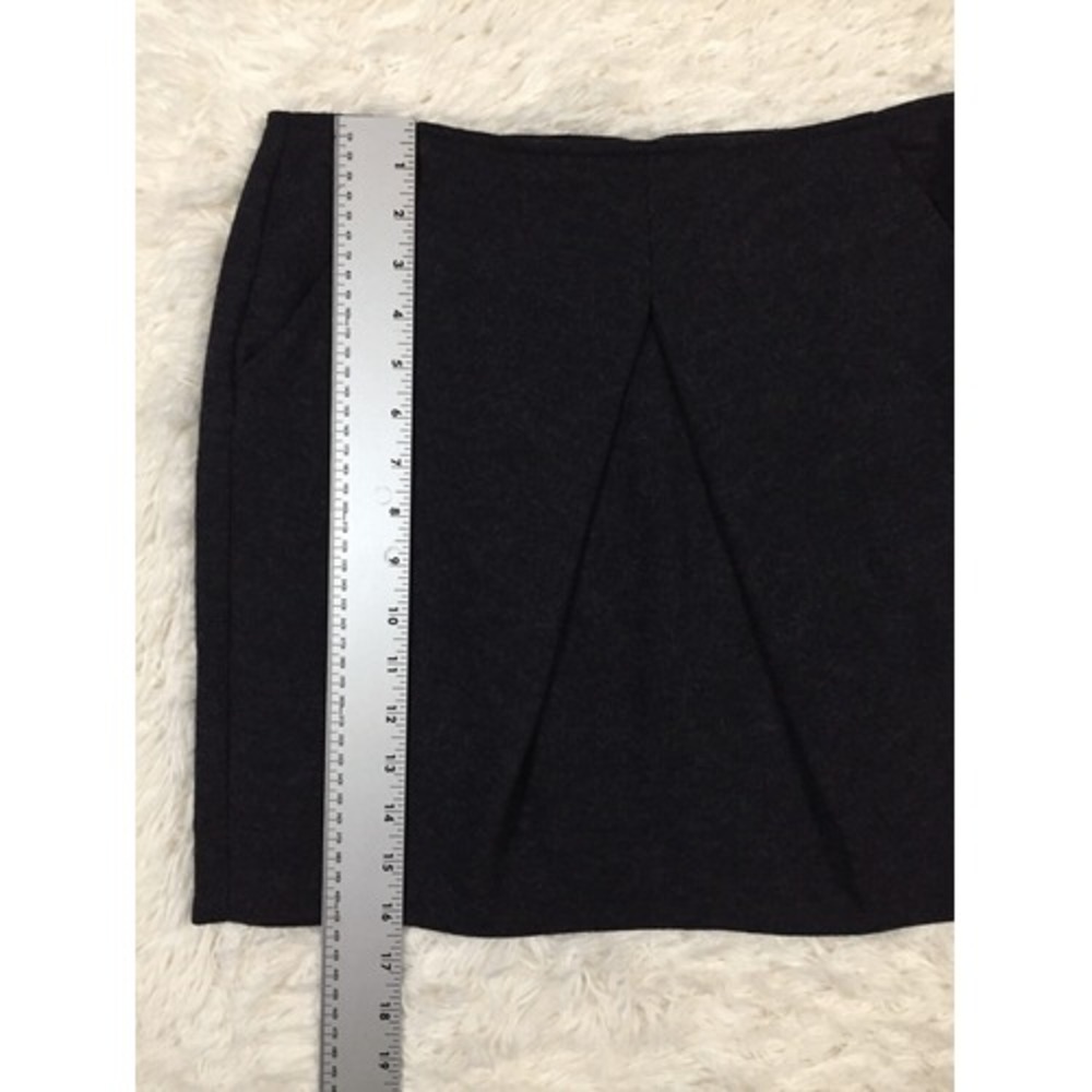 CAbi Charcoal Grey Andy's‎ Mini Skirt Wool Blend Side Pockets Size 4 - Picture 3 of 7